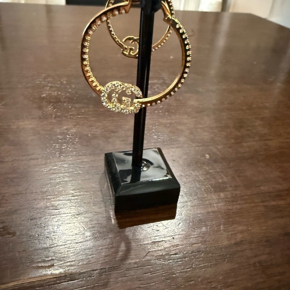 Authentic Gucci - Elegant Gold Hoop Earrings - Picture 2 of 6